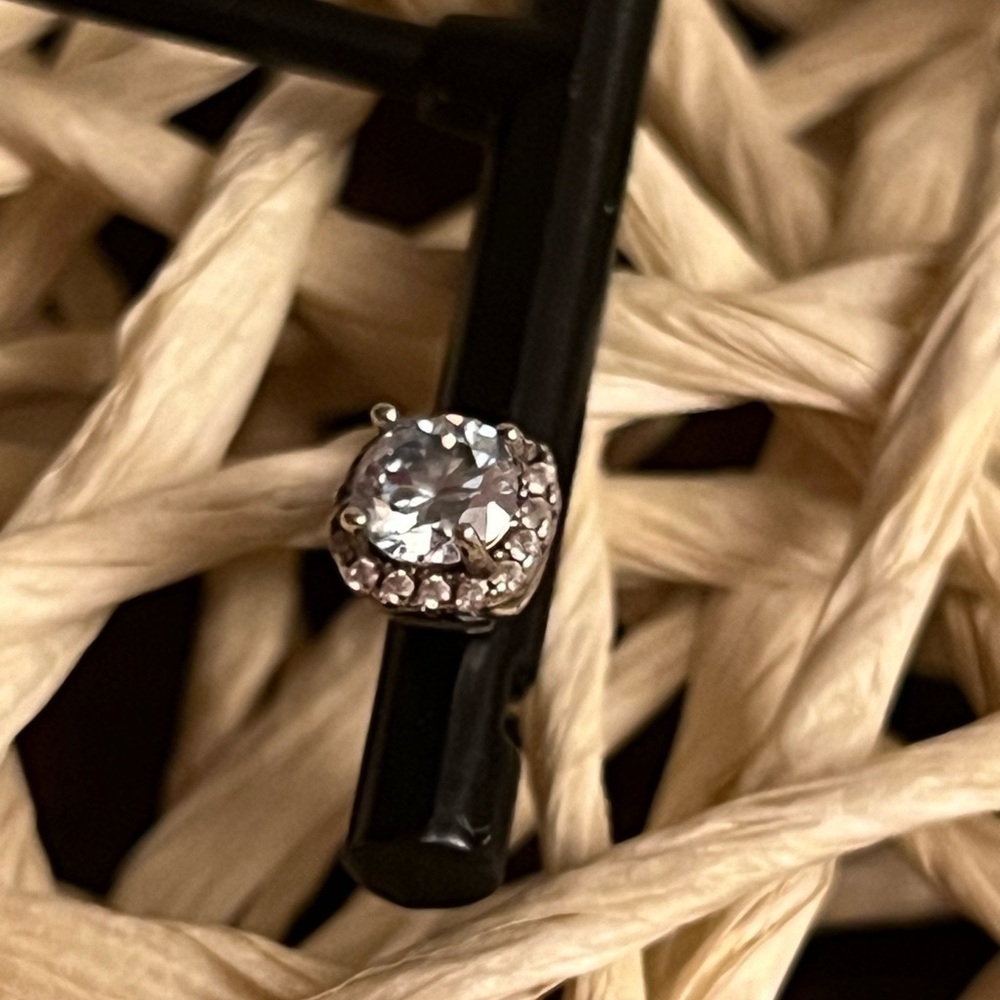 MOISSAINITE • STUD EARRINGS • GRA DOCUMENTS INCLUDED - Picture 3 of 7